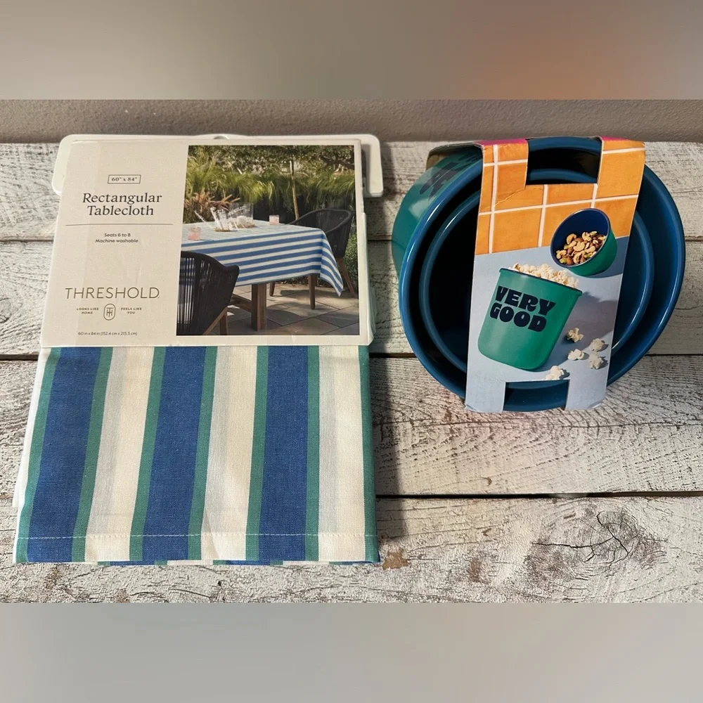 Rectangular Table Cloth with Matching Snack Bowl set - NIP